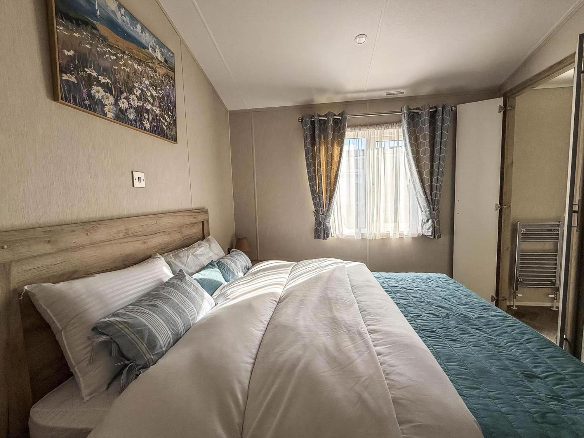 Stunning 6 Berth Lodge With Full Sea Views In Suffolk Ref 68007Cr Lowestoft Exterior photo