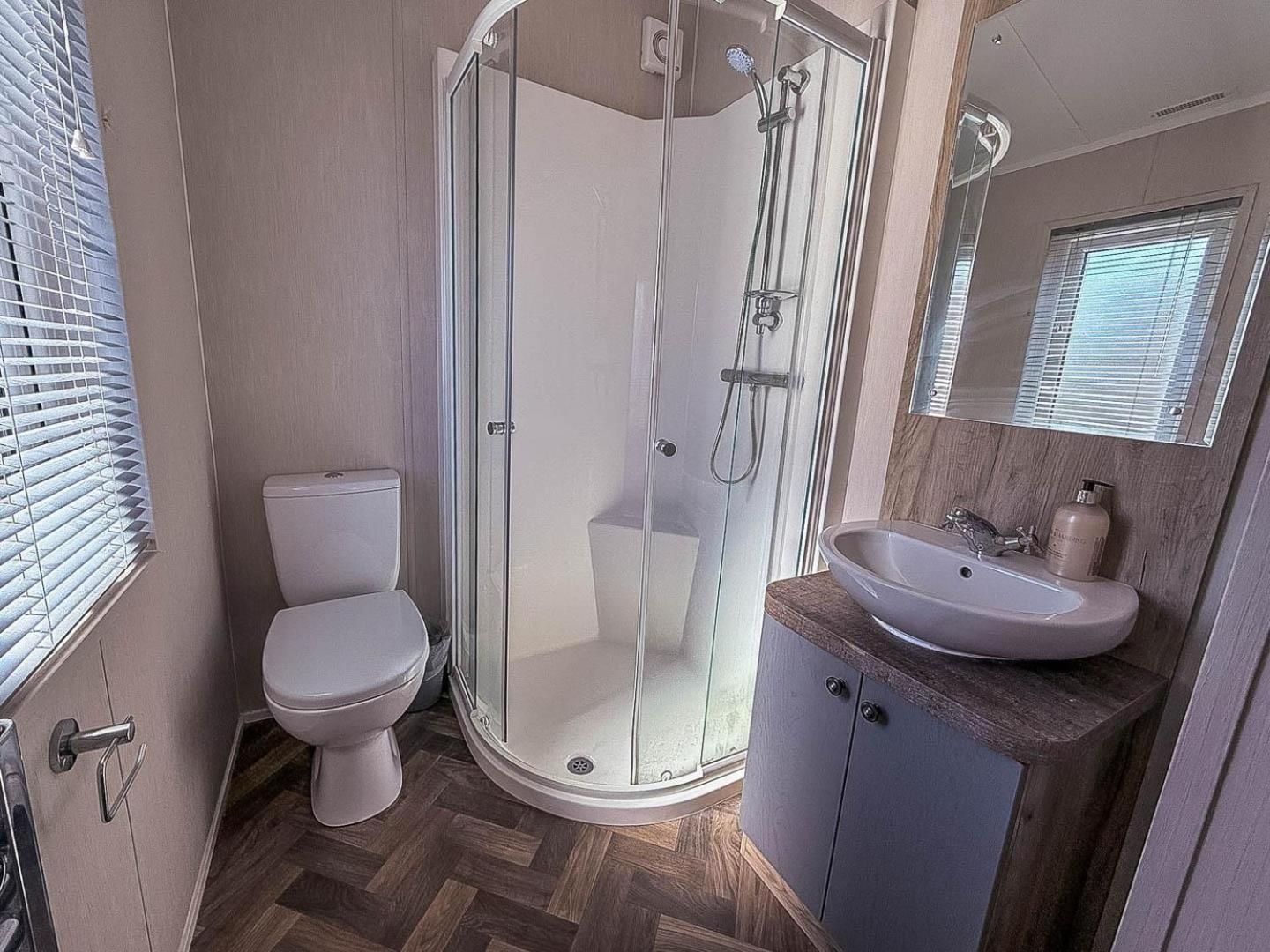 Stunning 6 Berth Lodge With Full Sea Views In Suffolk Ref 68007Cr Lowestoft Exterior photo