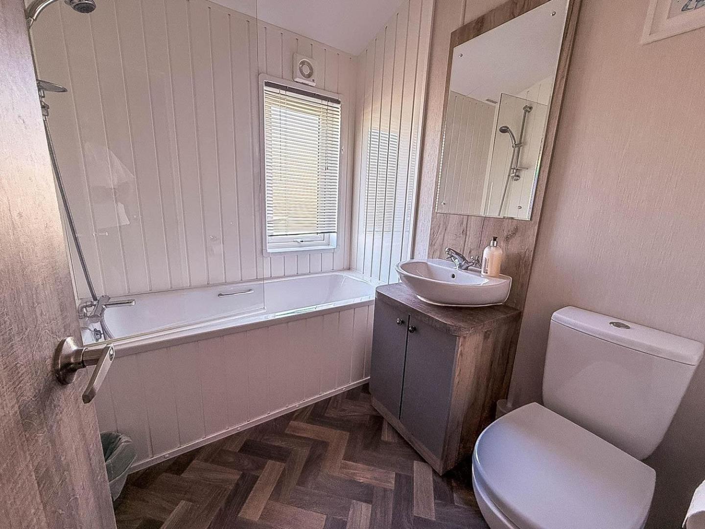 Stunning 6 Berth Lodge With Full Sea Views In Suffolk Ref 68007Cr Lowestoft Exterior photo